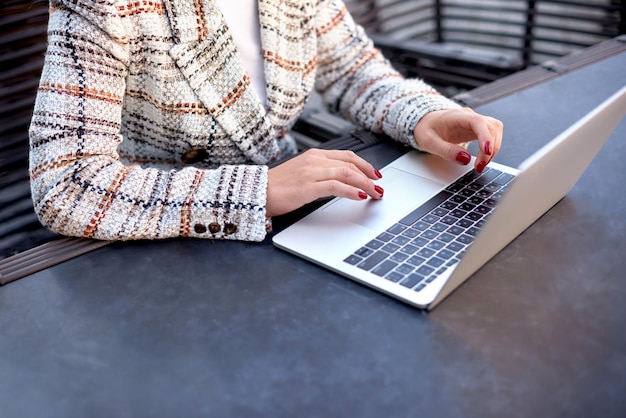 Comunicazione sul posto di lavoro formazione aziendale freelance internet tempo libero e concetto di tecnologia