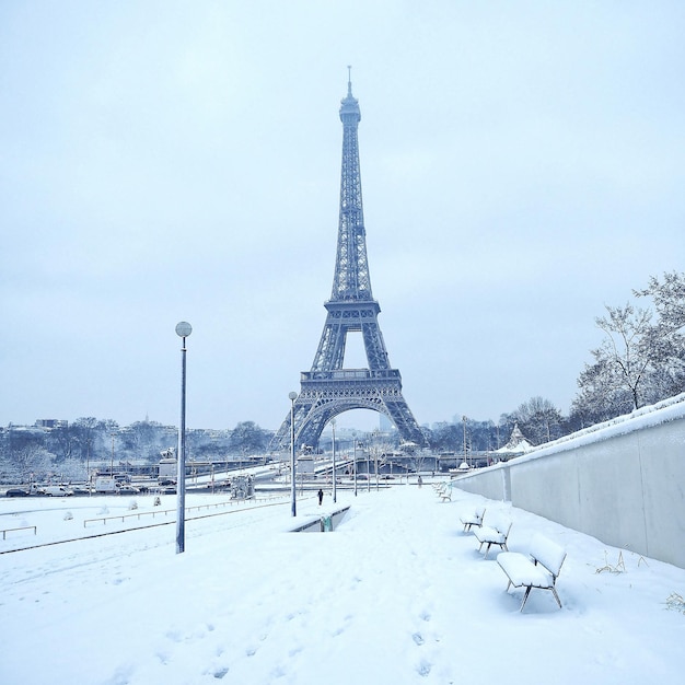 Photo communications tower in winter