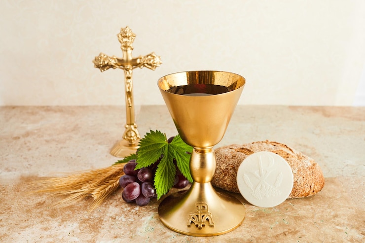 Photo communion still life with chalice of wine and bread