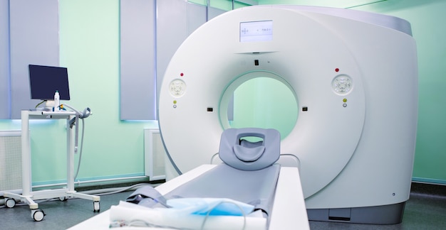 Полная система сканирования CAT в условиях больницы. Магнитно-резонансная томография.