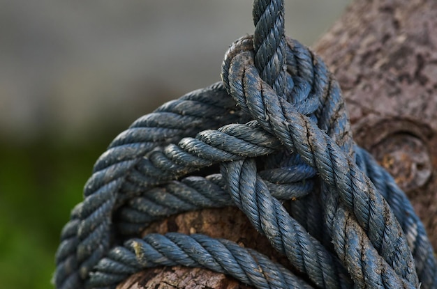 The complexity knot of dirty rope