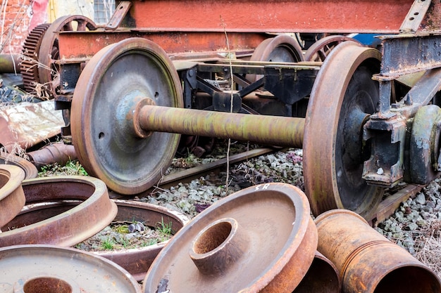 Foto componenti del treno fuori uso