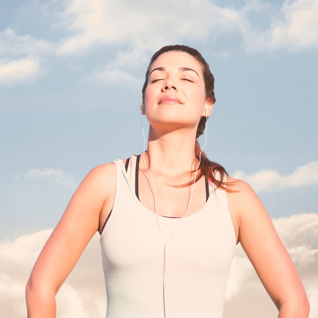 Foto immagine composita della donna in forma al sole