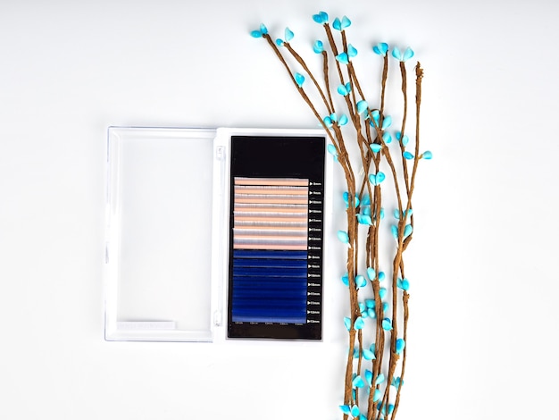 Composition of colored eyelashes for extension with flowers, two-color pallets.