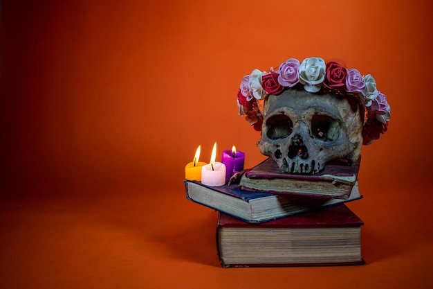 Composizione per halloween e dia de los muertos, con spazio per inserire testo