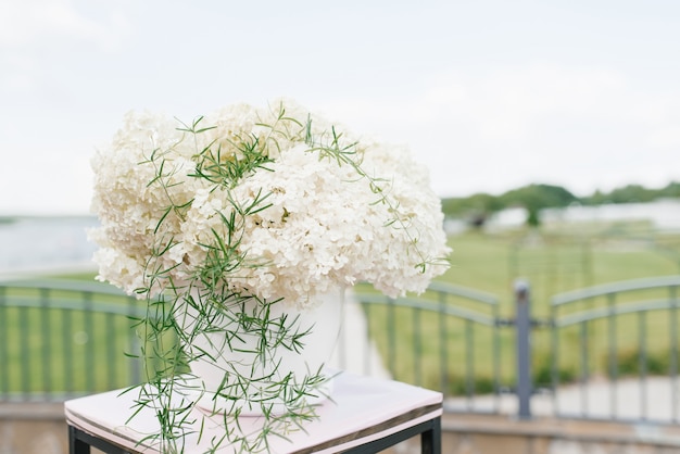 Composition of white hydrangeas in the wedding decor of the exit ceremony