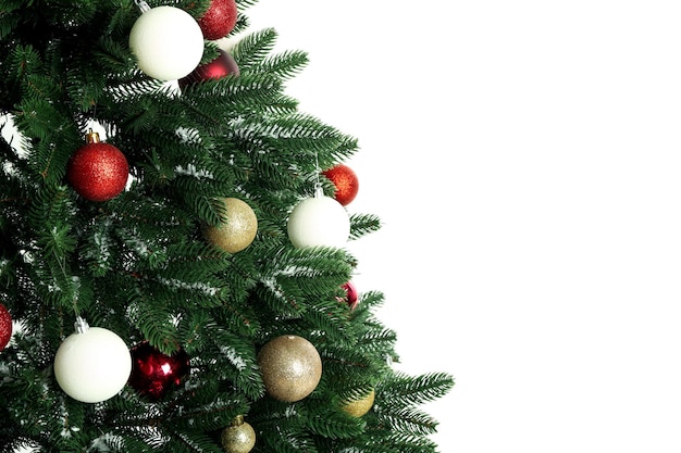 Composizione con albero di natale, isolato su sfondo bianco