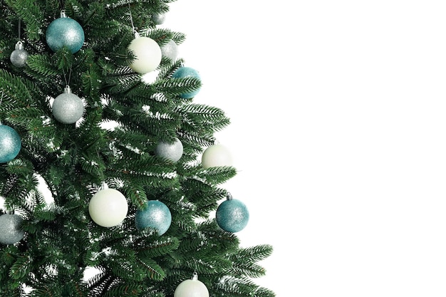 Composizione con albero di natale, isolato su sfondo bianco