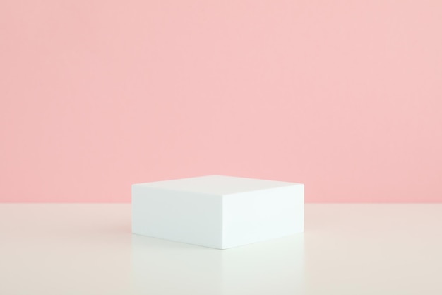 당신의 디자인과 광고를 위해 포디움과 함께 구성