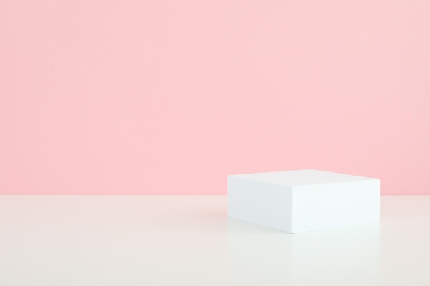 당신의 디자인과 광고를 위해 포디움과 함께 구성