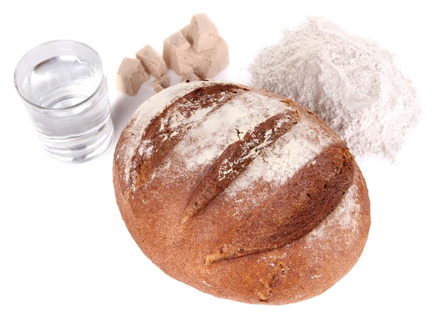 Фото Композиция с ржаным хлебом на белом
