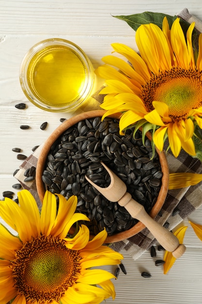 Composition with sunflower, seeds and oil