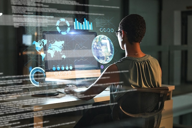 Computer global data hologram en vrouw review financiële grafiek beursdatabase of futuristische ui-overlay Forex investering hud e-commerce achteraanzicht of nachthandelaar handel NFT bitcoin of crypto