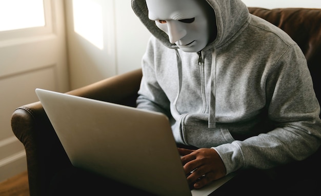 Компьютерный хакер и киберпреступность