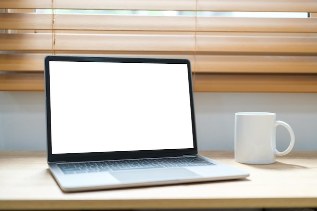 Photo computer laptop coffee on table