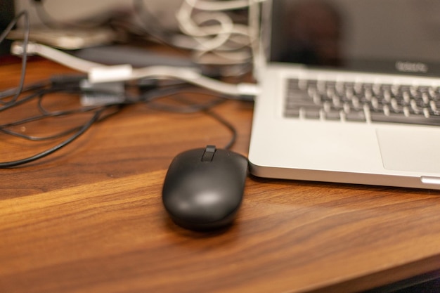 사진 책상 에 있는 컴퓨터 마우스