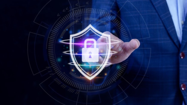 컴퓨터 네트워크 보호 안전하고 안전한 데이터 개념 사업가 방패 보호 아이콘을 들고 보안 방패 잠금 보안 사업가 보호 개념