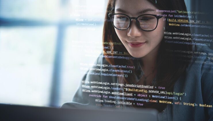 Photo 電腦軟件工程師 編碼 javascript 在筆記型電腦軟件開發概念 網站設計和編碼技術