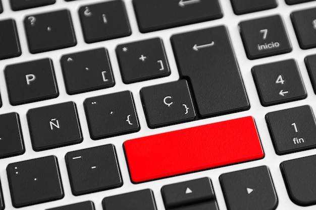 Computertoetsenbord met een van de rode toetsen om tekst aan te passen