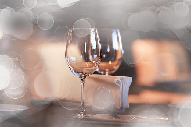 Photo concept alcohol glass / beautiful glass, wine restaurant tasting aged wine