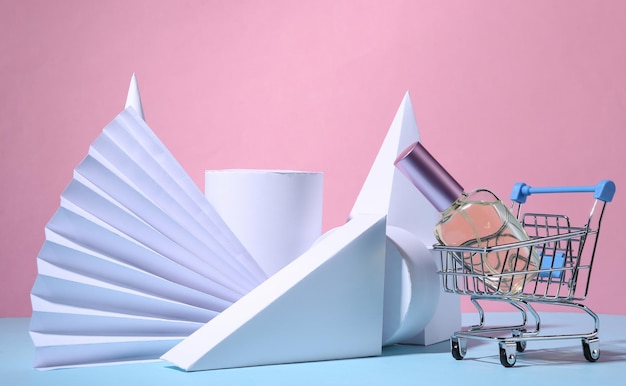 Concept art geometrische compositie van geometrische vormen en winkelwagentje met parfumfles op een blauw roze achtergrond Minimalism Sale Showcase