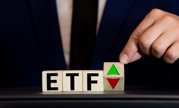 Фото Концепция бизнеса etf концепция на деревянных кубиках