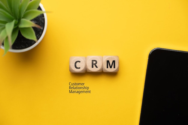 Concetto di marketing aziendale acronimo crm o customer relationship management