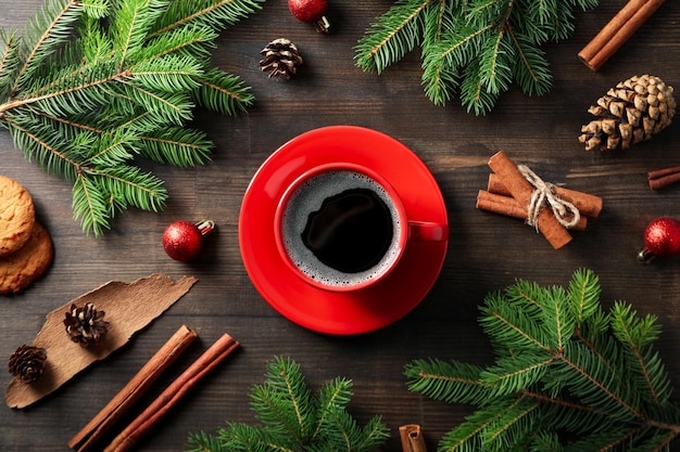 クリスマスと新年あけましておめでとうございますクリスマス コーヒー トップ ビューの概念