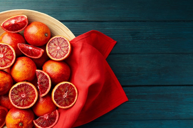 テキスト用の赤オレンジ色のスペースを持つ柑橘類の概念