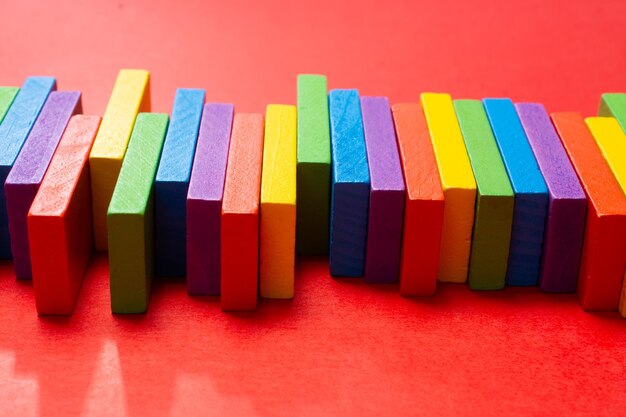 Foto concetto creativo pensiero logico arte il concetto di domino per il business