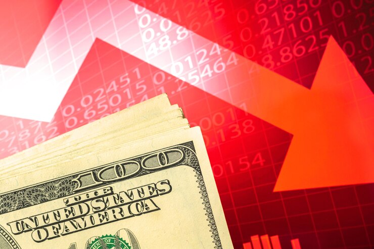 切り下げ、崩壊、経済の停滞、下向き矢印の付いた赤い株価チャートグラフ上の米ドル通貨の概念