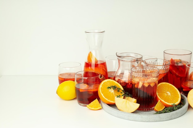 Concetto di bevanda con sangria spazio per il testo