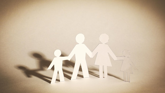 Photo concept of familyhappy family of paper men