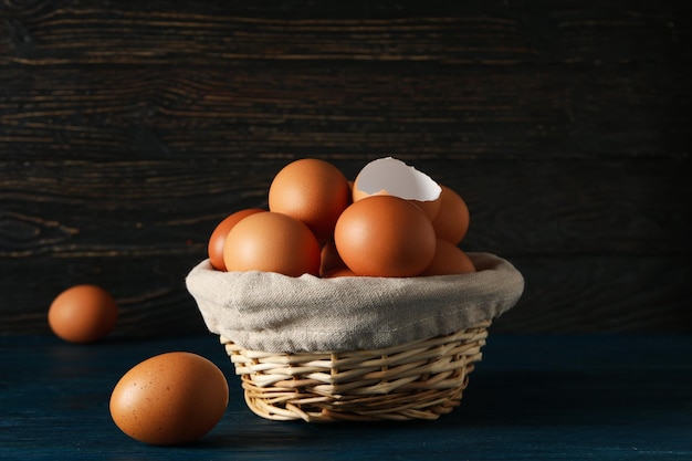 신선하고 자연적인 농산물 계란의 개념