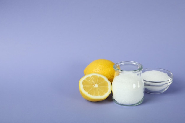 Концепция бытовых чистящих средств с лимонной кислотой