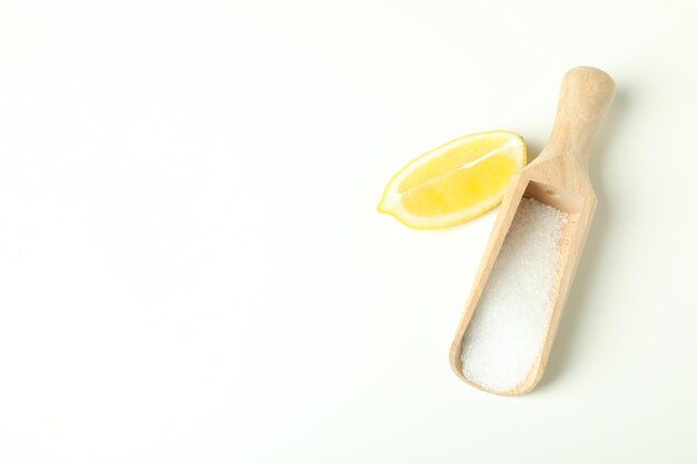 레몬산을 사용한 가정용 세제의 개념