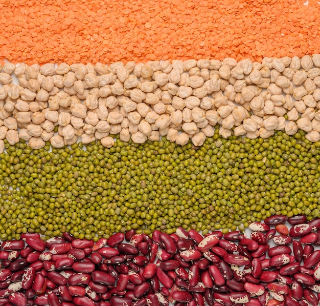 Concetto di legumi ceci lenticchie fagioli mash proteine vegetali superficie vista dall'alto vicino