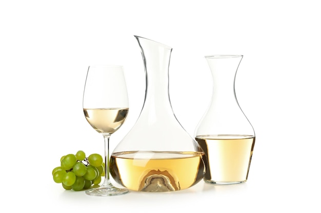 写真 白い背景に分離されたおいしいアルコール飲料ワインの概念