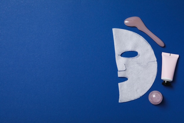 Фото Концепция ухода за лицом и кожей с косметической маской