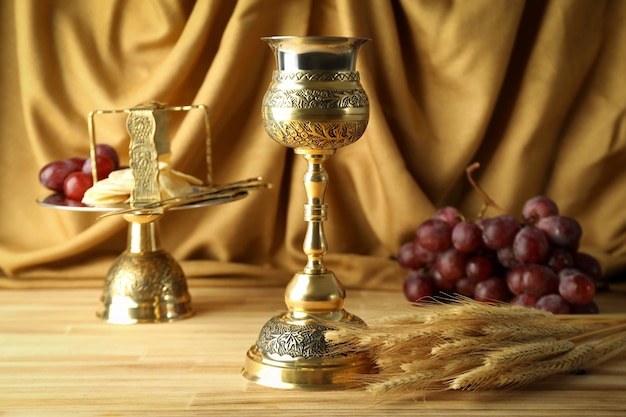 Concept of samenstelling van Eucharistie met verschillende accessoires