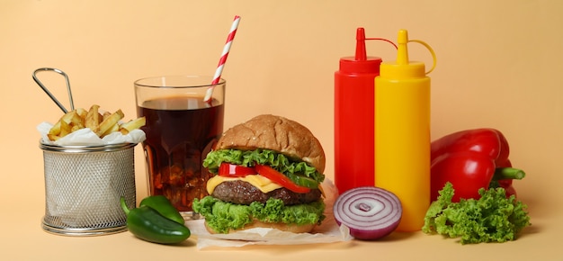 사진 맛있는 햄버거와 함께 맛있는 음식의 개념