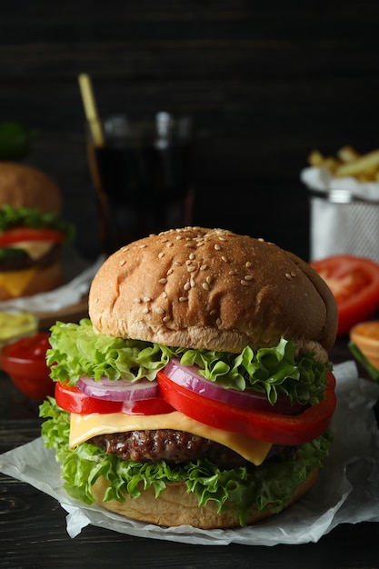 おいしいハンバーガーとおいしい料理のコンセプト