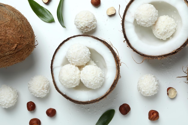 Фото Концепция вкусных сладостей кокосовые конфеты вид сверху