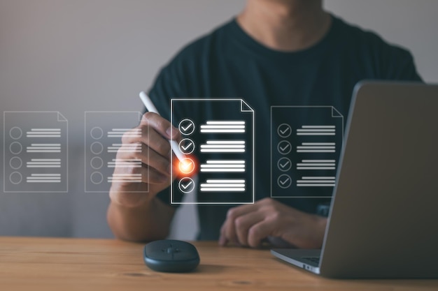 Concept of an online database and document management system In order to manage files effectively Check list by laptop computer