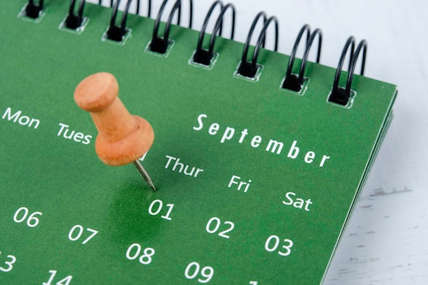 Photo the concept of planning and deadline with push pin on calendar date