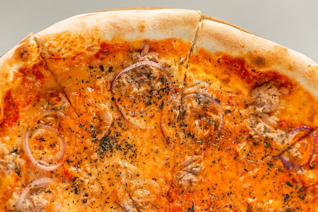 Volantino promozionale concettuale e poster per modello di ristoranti o pizzerie con delizioso gusto pizza ai peperoni mozzarella mozzarella e spazio per la copia per il testo