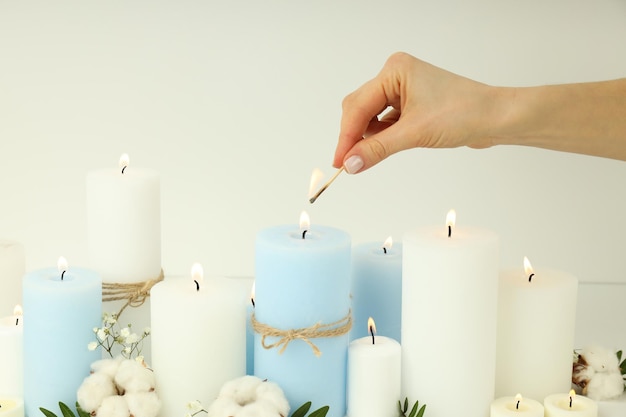 Концепция релаксации с различными ароматическими свечами