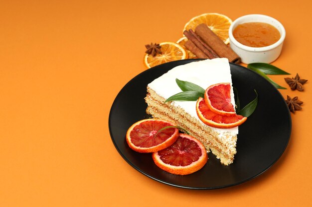 Concept smakelijk dessert met meringuetaart met citrusruimte voor tekst