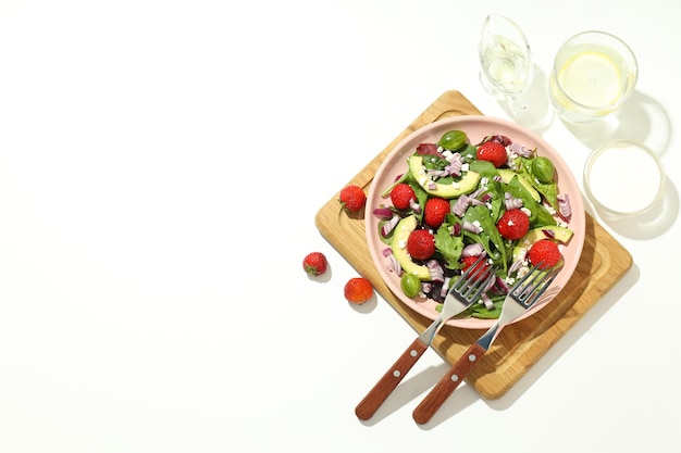 Concept smakelijke voedselsalade met aardbei hoogste mening