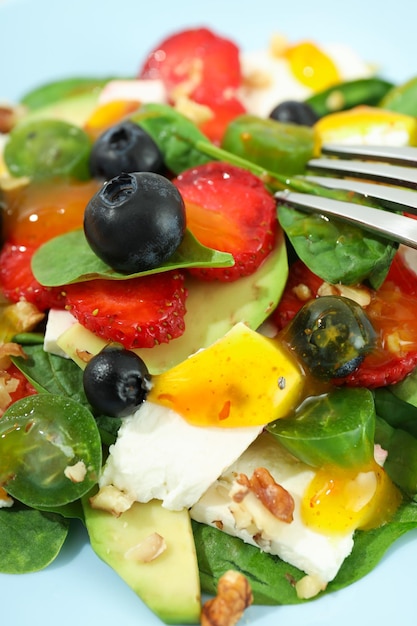 Foto concept smakelijke voedselsalade met aardbei